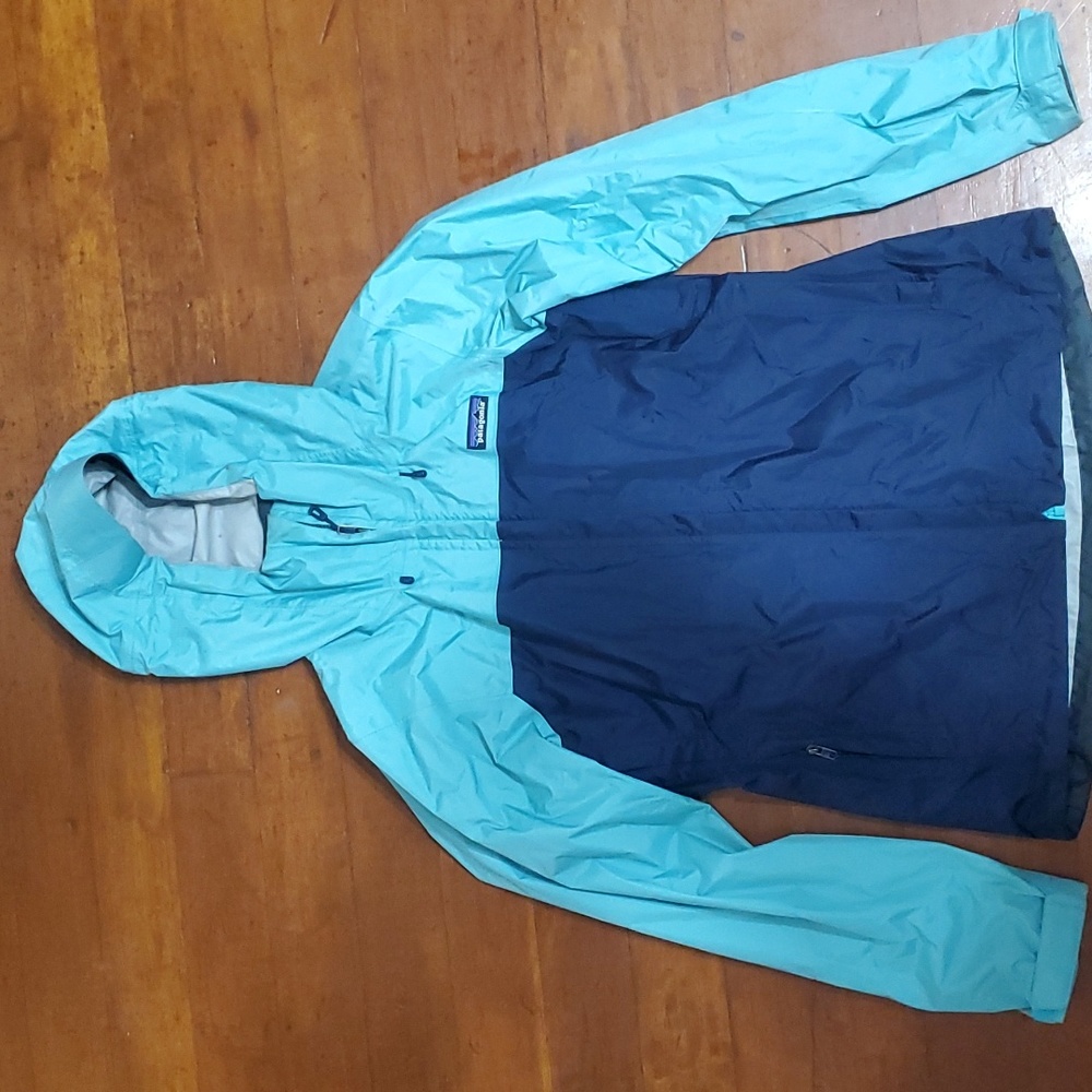 Paragonia Raincoat